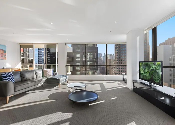 2-Bed Inner-City Pad With Gym & Sauna